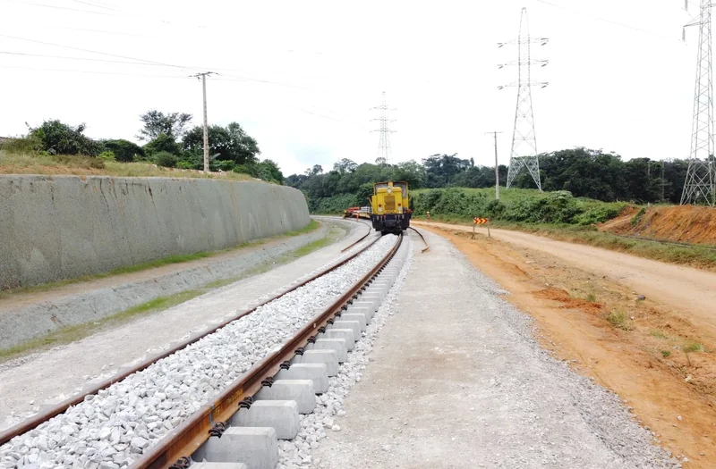 Pose des infrastructures ferroviaires de la ligne 1 du métro d’Abidjan