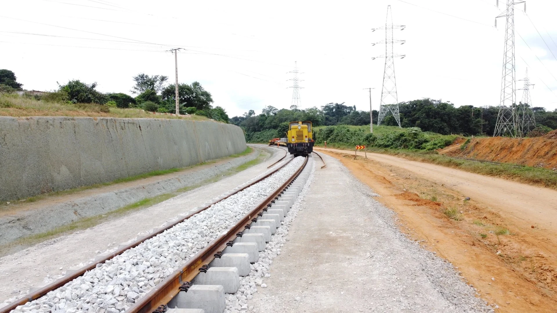 Pose des infrastructures ferroviaires de la ligne 1 du métro d’Abidjan