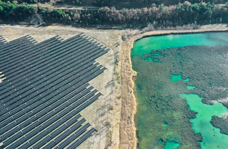 Illustration : centrale solaire Akuo de Curbans