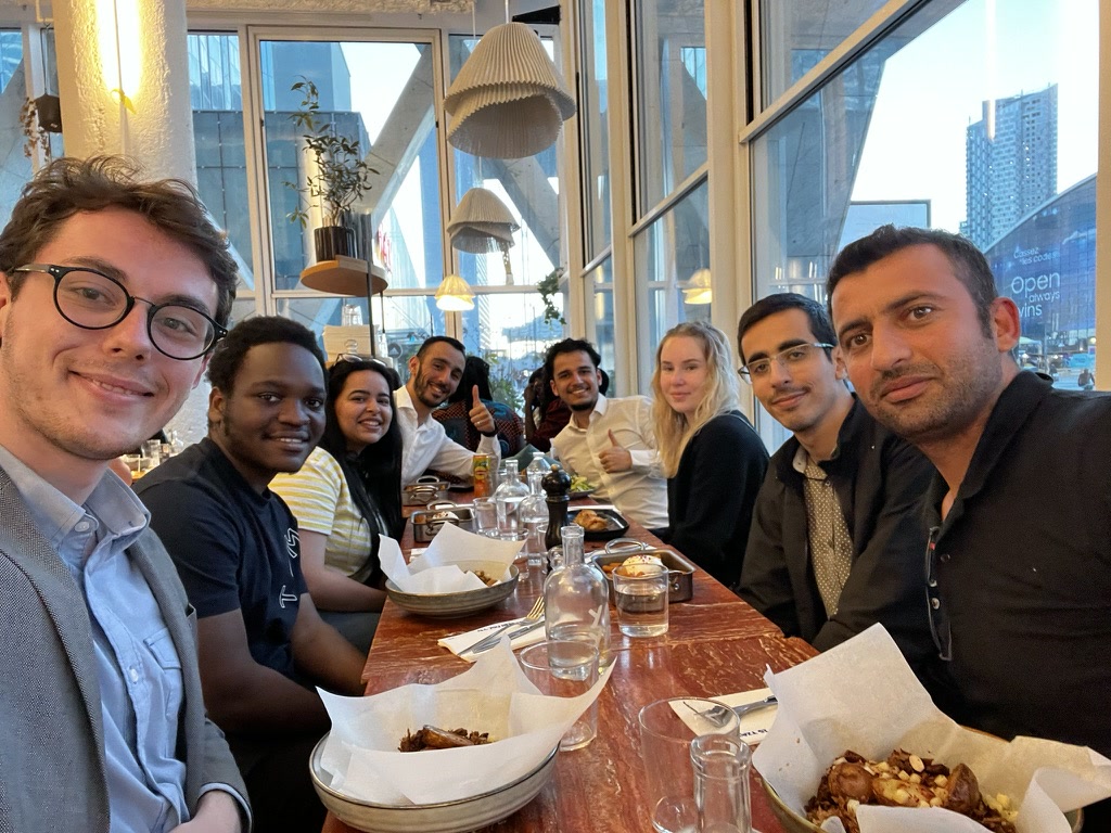 Collaborateurs UCETIA réunis autour d’un repas