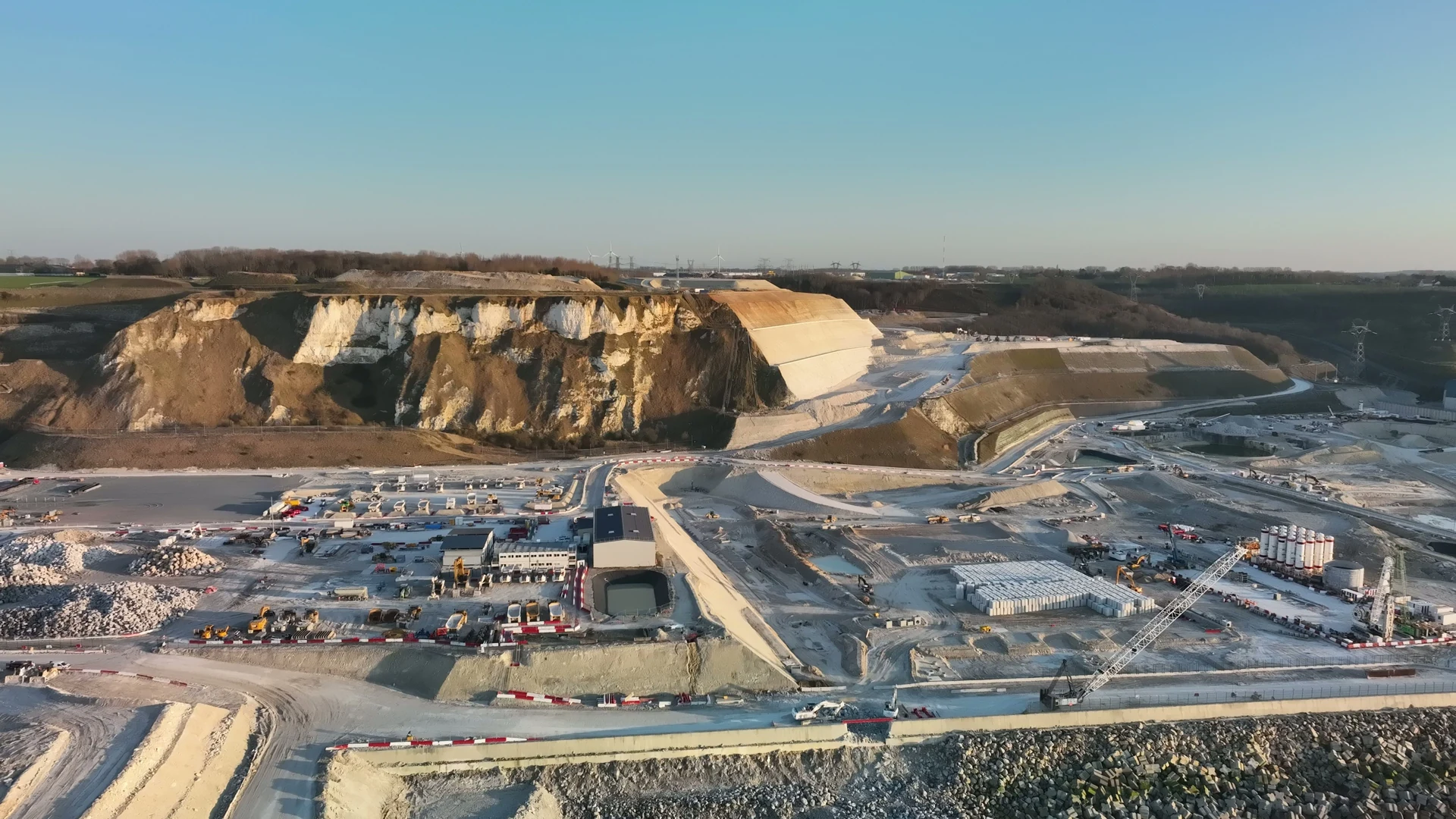 Vue du chantier EPR2 de Penly et de la falaise